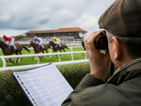 What Is a Swinger Bet in Horse Racing?